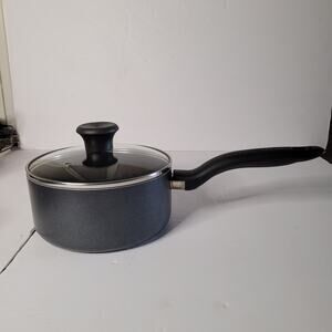 Black 2QT Sauce Pan with Lid - Preowned Kitchen Essential